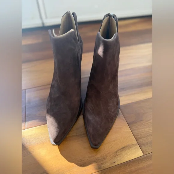 Vince Camuto Gigietta Brown Suede Western Ankle Booties NWOT Size 8 - Picture 4 of 10